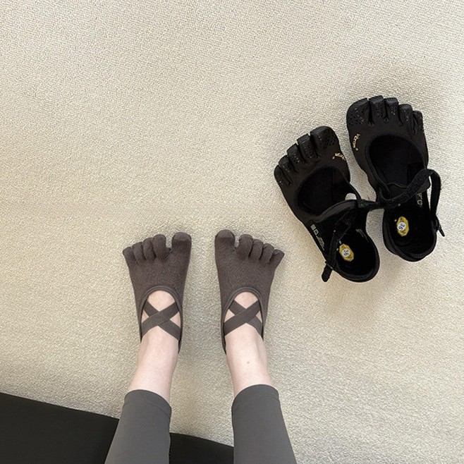Pilates Yoga Fitness - 女性用クロスストラップ5本指ヨガソックス滑り止めシリコングリップ付き通気性ピラティスバレフィットネスソックス（ホームスタジオ用）