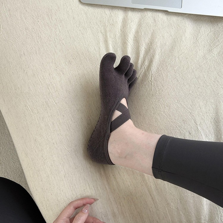 女性用クロスストラップ5本指ヨガソックス滑り止めシリコングリ - Pilates Yoga Fitness のレビューと価格