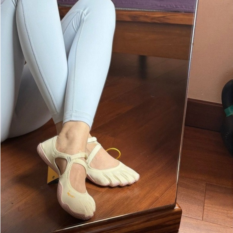 女性用スプリットトゥ5本指ベアフットシューズ ソフトソール  - Pilates Yoga Footwear のレビューと価格